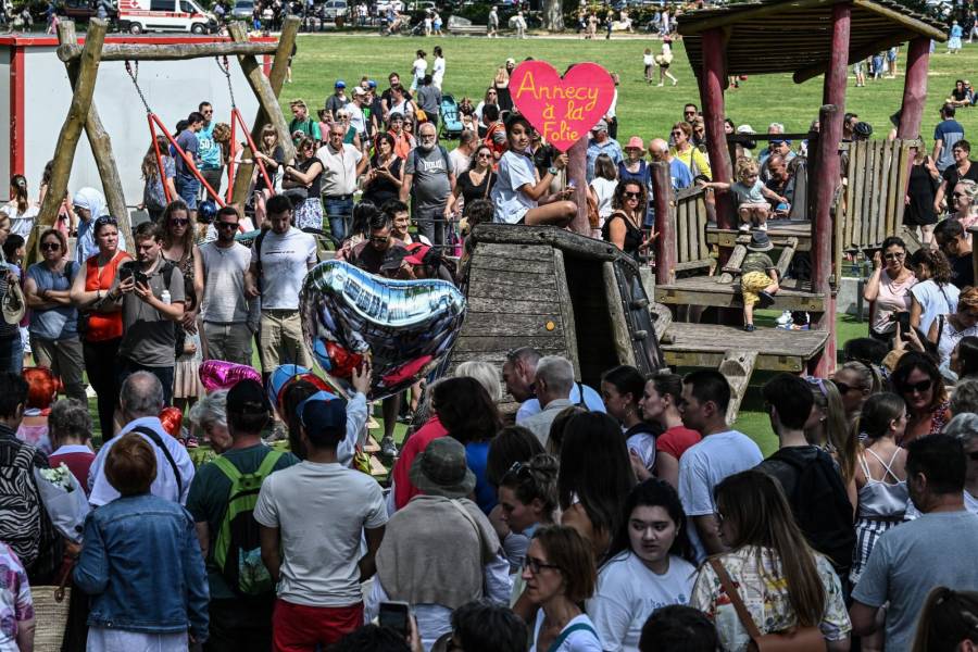 Homenaje en Annecy a los que intentaron detener al autor del ataque con cuchillo