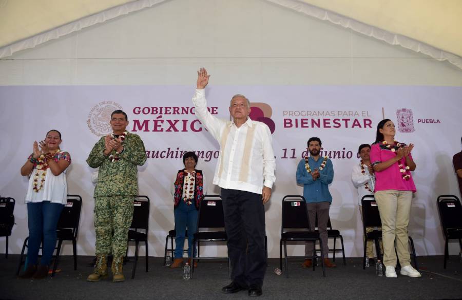 AMLO informa que en enero próximo aumentará un 25% la pensión adultos mayores