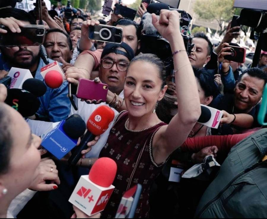 Claudia Sheinbaum se coloca como la única mujer aspirante a candidata por Morena
