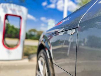 General Motors ha anunciado una importante colaboraci&oacute;n con Tesla para impulsar la adopci&oacute;n de veh&iacute;culos el&eacute;ctricos