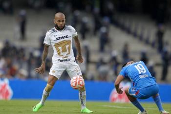 Mantienen en prisi&oacute;n provisional al futbolista Dani Alves por acusaci&oacute;n de agresi&oacute;n sexual