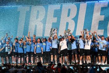 La lluvia no impide el desfile del Manchester City para celebrar la Champions
