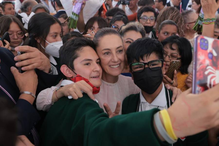 Anuncia Sheinbaum aumento en Programa “Uniformes y Útiles Escolares”