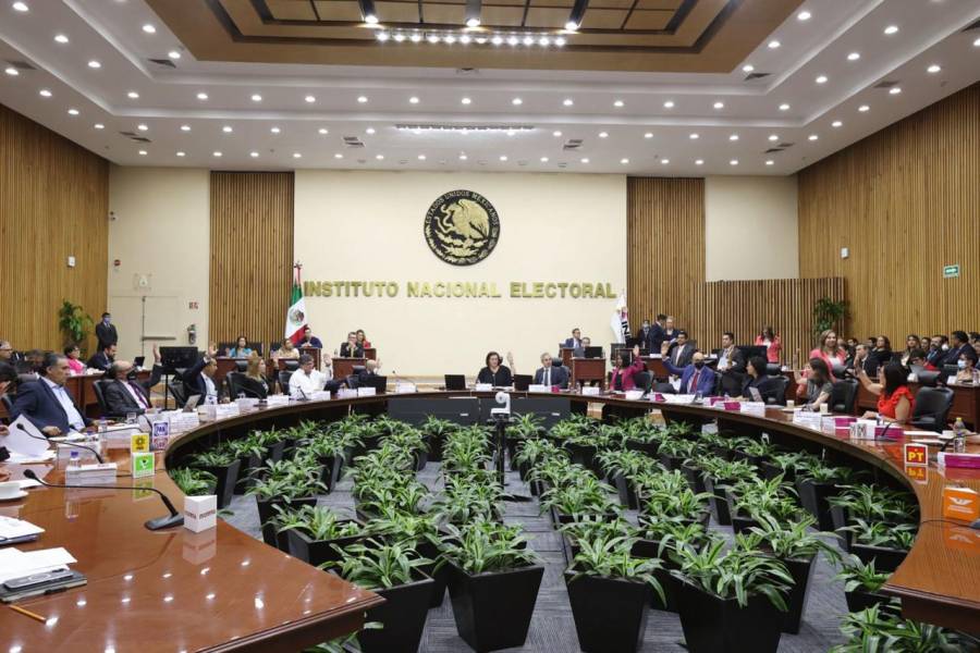 Reunión con electorales del INE para trabajar de forma coordinada: AMLO