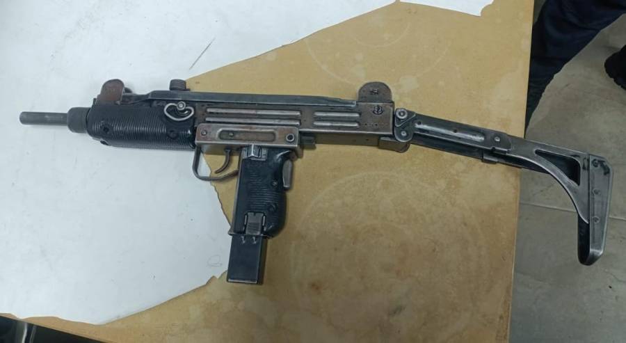 Decomisan a dos hombres una subametralladora en Nezahualcóyotl