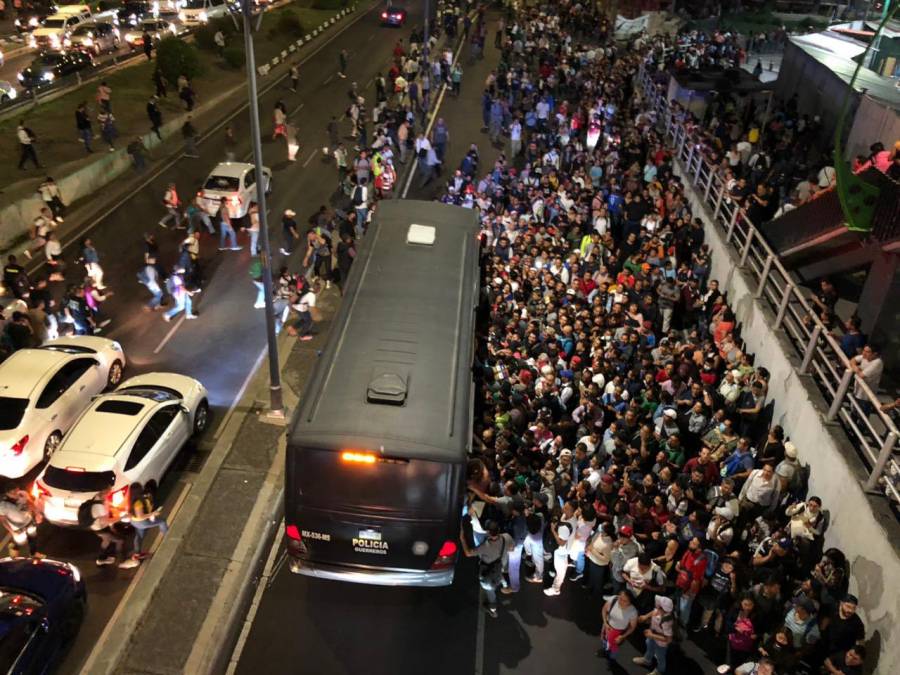 Reanudan servicio en la Línea 9 del Metro; por esto se suspendió el servicio