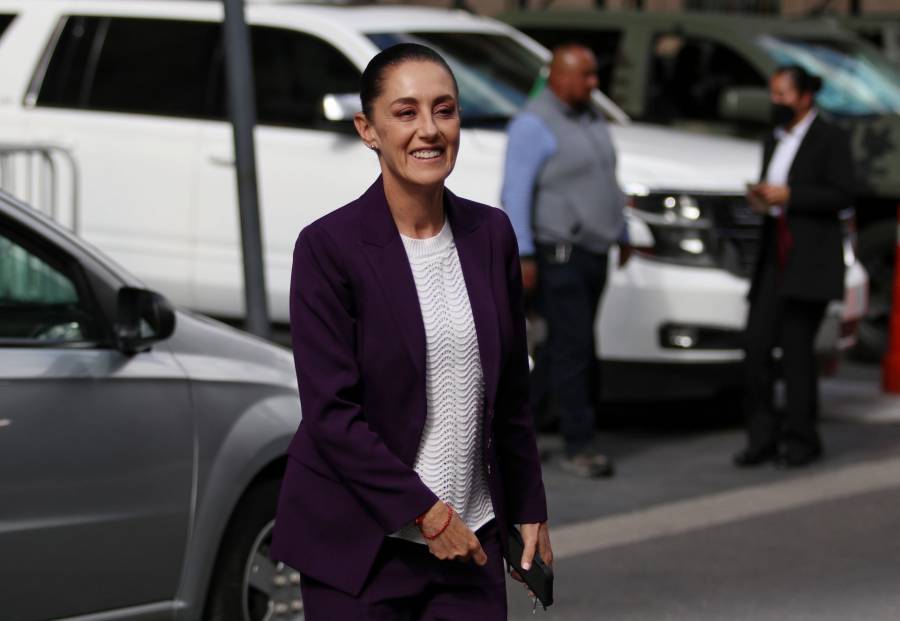 Claudia Sheinbaum se reúne con AMLO antes de dejar su cargo para buscar la candidatura presidencial