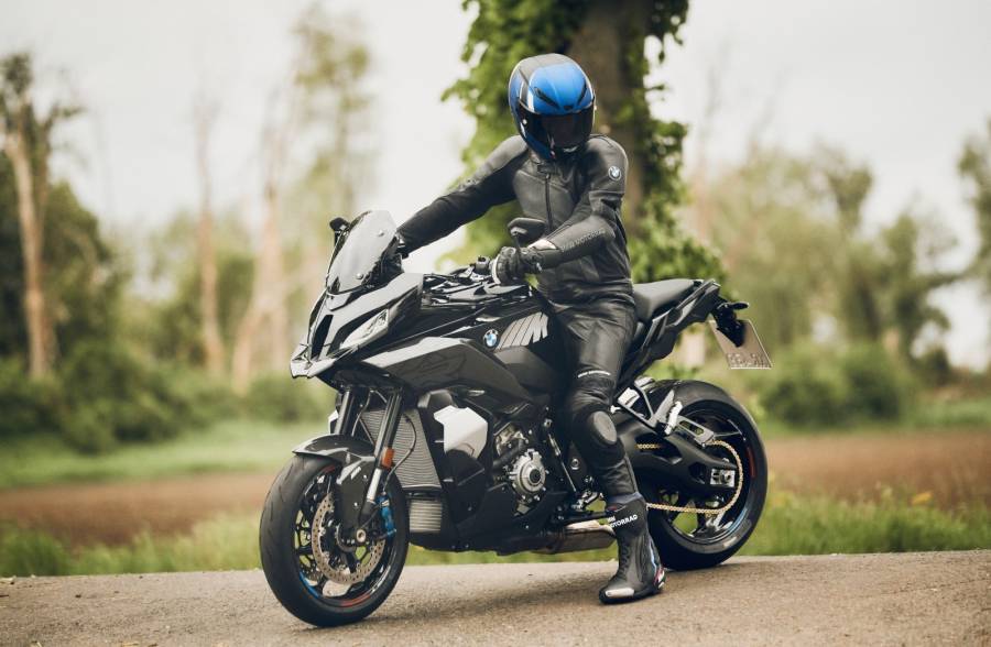 BMW Motorrad ha emocionado a los entusiastas de las motocicletas deportivas con el lanzamiento del prototipo de la BMW M 1000 XR
