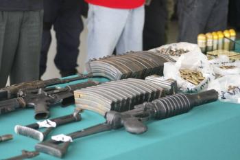 Desafíos compartidos: Estados Unidos reconoce el flujo de armas hacia México y sanciona red de tráfico de personas