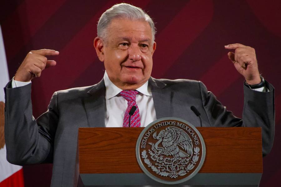 AMLO felicita a los papás en su día
