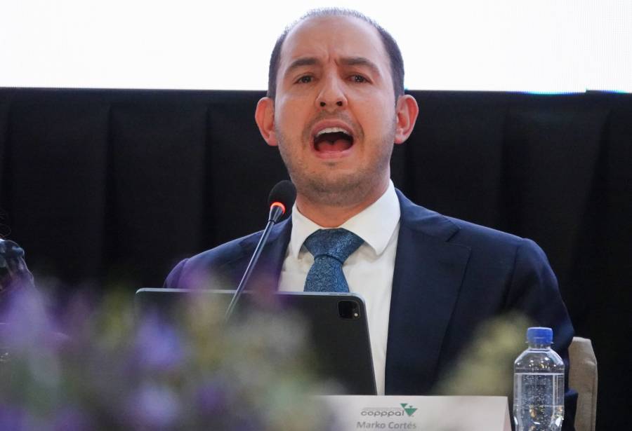 Políticos mexicanos en movimiento: Actividades y críticas en el escenario político nacional