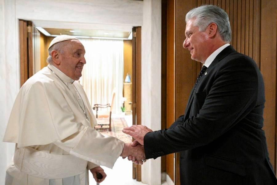 El presidente de Cuba se reúne con el papa Francisco durante su gira europea