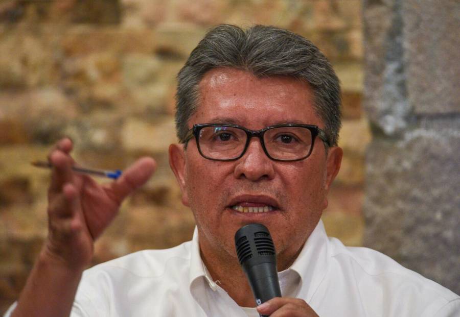 Ricardo Monreal llama a ‘corcholatas’ a moderarse con espectaculares