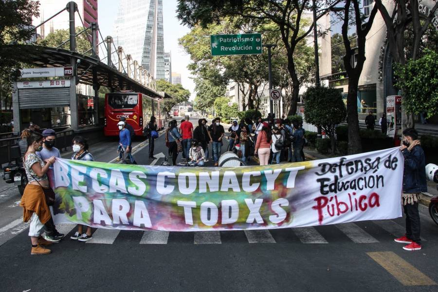 Estudiantes de Ciencias Económicas y Administrativas demandan la restitución de becas Conacyt