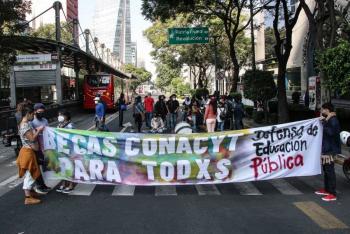 Estudiantes de Ciencias Econ&oacute;micas y Administrativas demandan la restituci&oacute;n de becas Conacyt