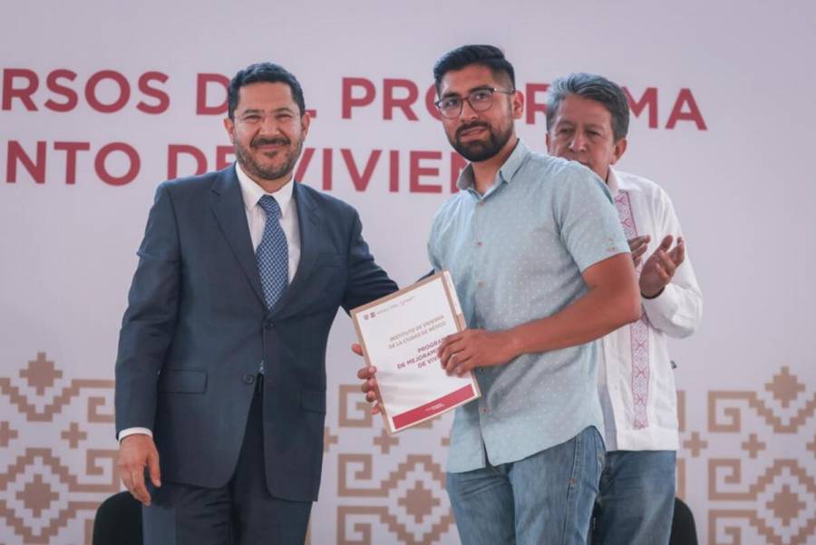 Martí Batres entrega a mil 157 familias apoyos de “Mejoramiento de Vivienda”