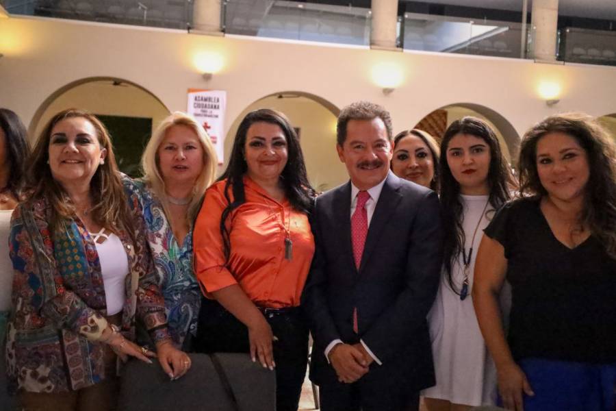 Ignacio Mier sostiene reunión con empresarias y emprendedoras poblanas