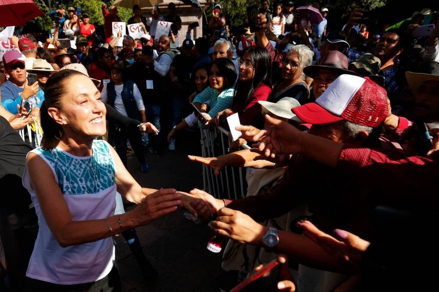 Claudia Sheinbaum promete cumplir las demandas de los profesionales de la salud durante su gira en Querétaro