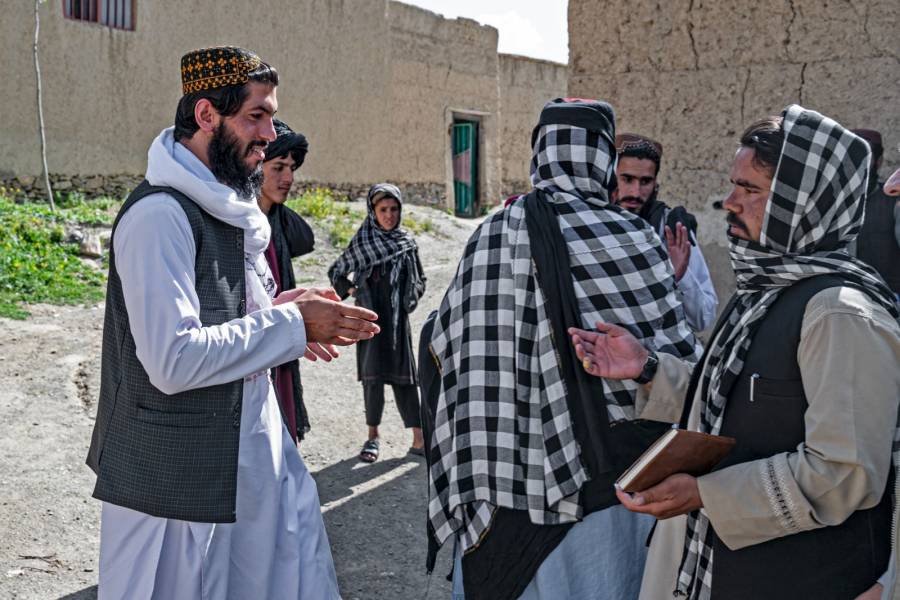 Jefe supremo de Afganistán afirma que los talibanes salvaron a las mujeres 
