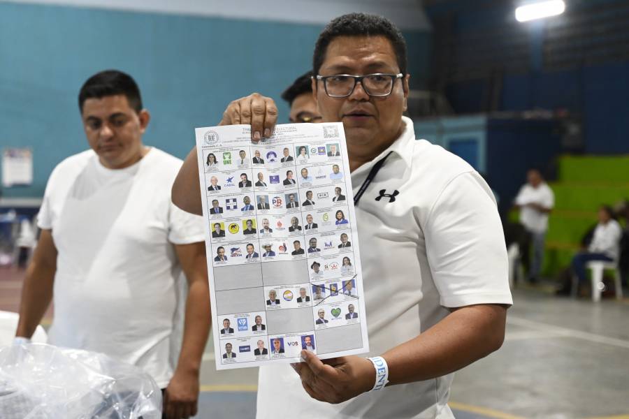 Cierran urnas en Guatemala: empieza el conteo electoral