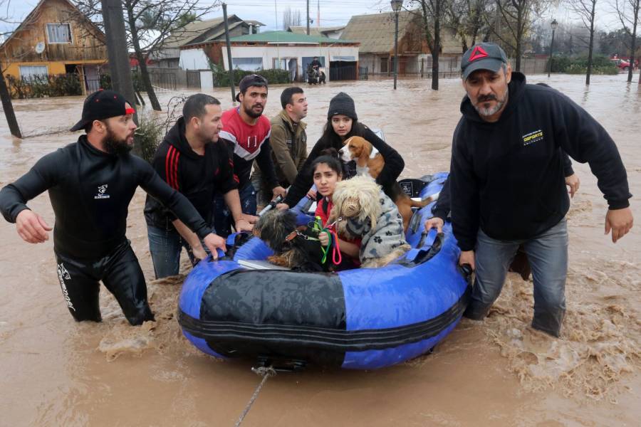 Dos muertos, seis desaparecidos y casi 8.000 aislados por inundaciones en Chile