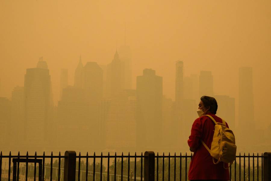 Advierten que humo de incendios en Canadá podría volver a afectar a Nueva York