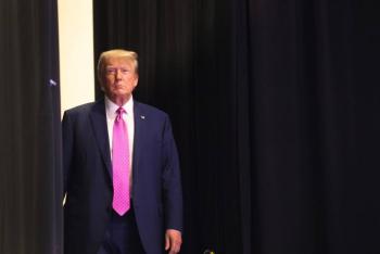 Publican audios de Trump hablando de documentos secretos en su poder