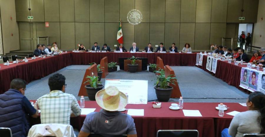 No habr&aacute; impunidad en caso Ayotzinapa y no se proteger&aacute; militares: AMLO