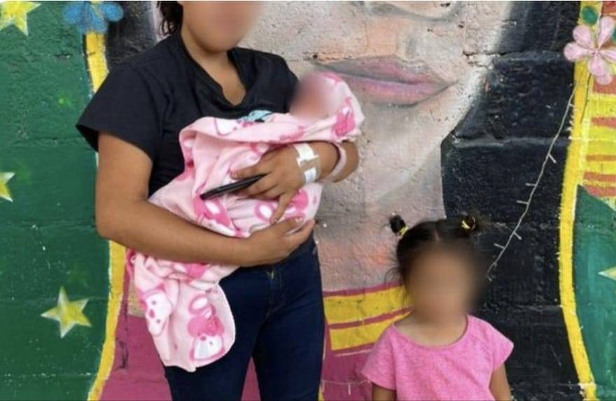 Otorgará INM residencia a niña y su familia, que nació en autobús en Veracruz