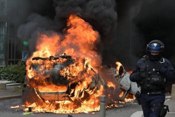 Disturbios por joven baleado continúan en Francia por tercera noche