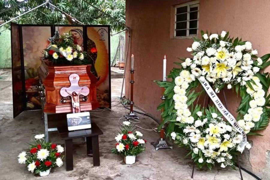 Sin operativo de seguridad en La Ruana, realizan funeral de Hipólito Mora