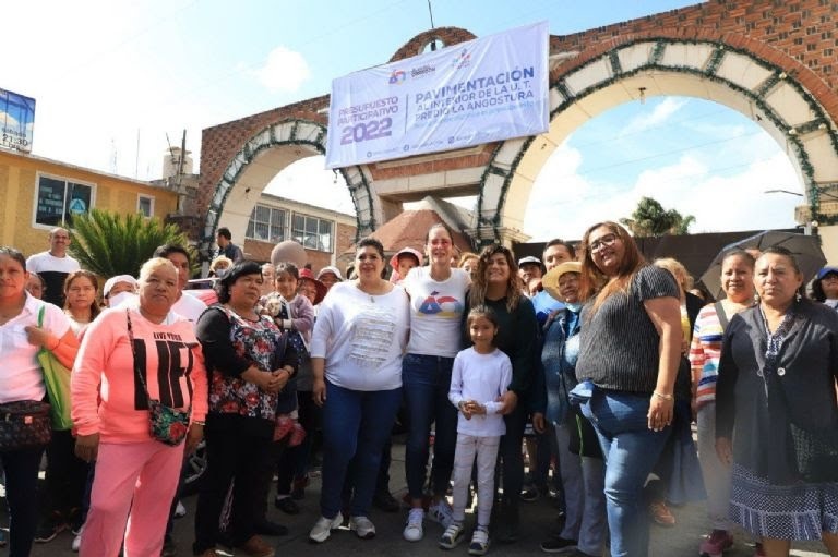 Entrega Lía Limón proyecto de repavimentación con Presupuesto Participativo