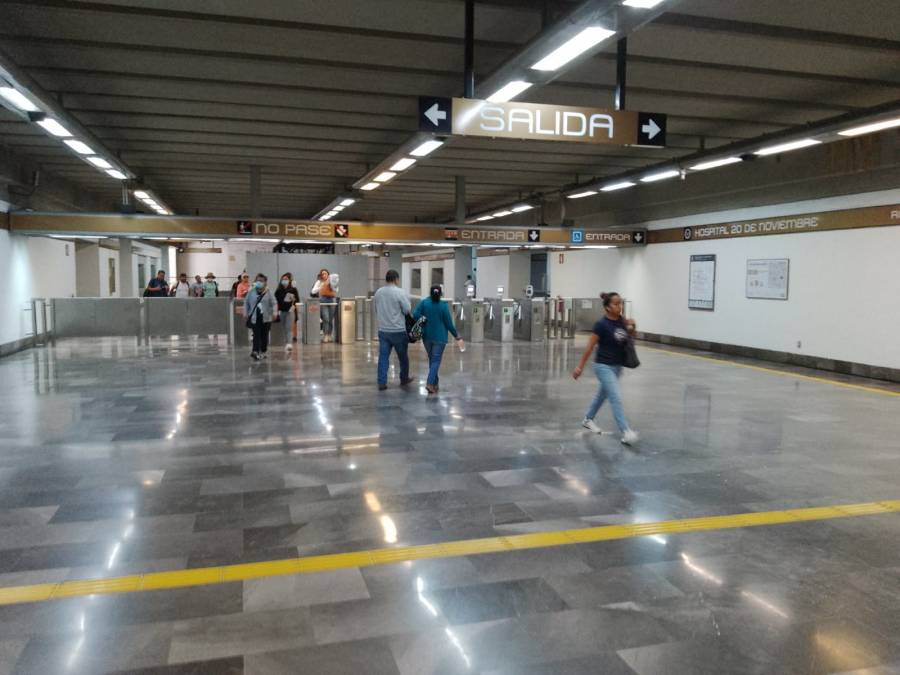 HISTORIAS EN EL METRO HÉROES DE BLANCO
