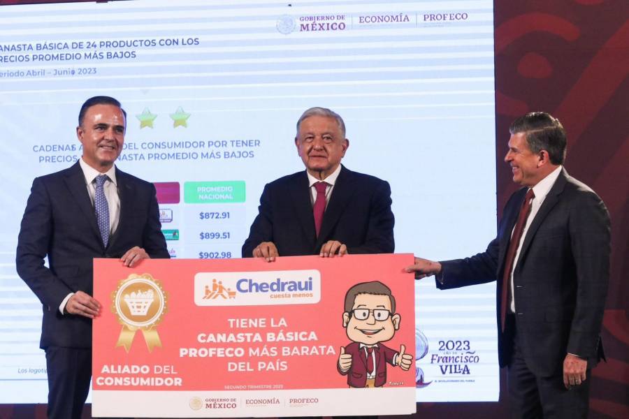 AMLO entrega reconocimientos a empresas aliadas de los consumidores