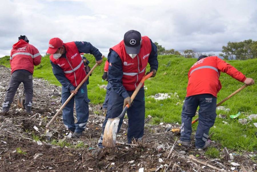 CAEM libera desechos sólidos de coladeras para prevenir encharcamientos