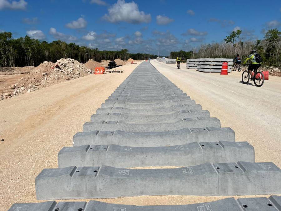 Sale el primer convoy del Tren Maya hacia Cancún