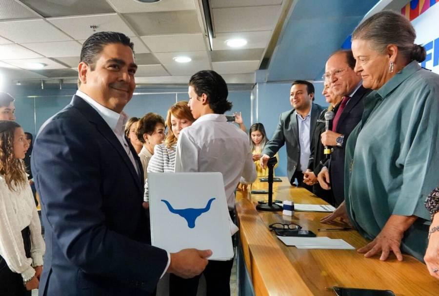 Registran a García Cabeza de Vaca como aspirante al Frente Amplio por México
