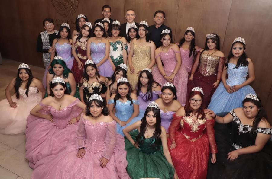 Alcaldía de Cuajimalpa cumple sueños de 25 quinceañeras