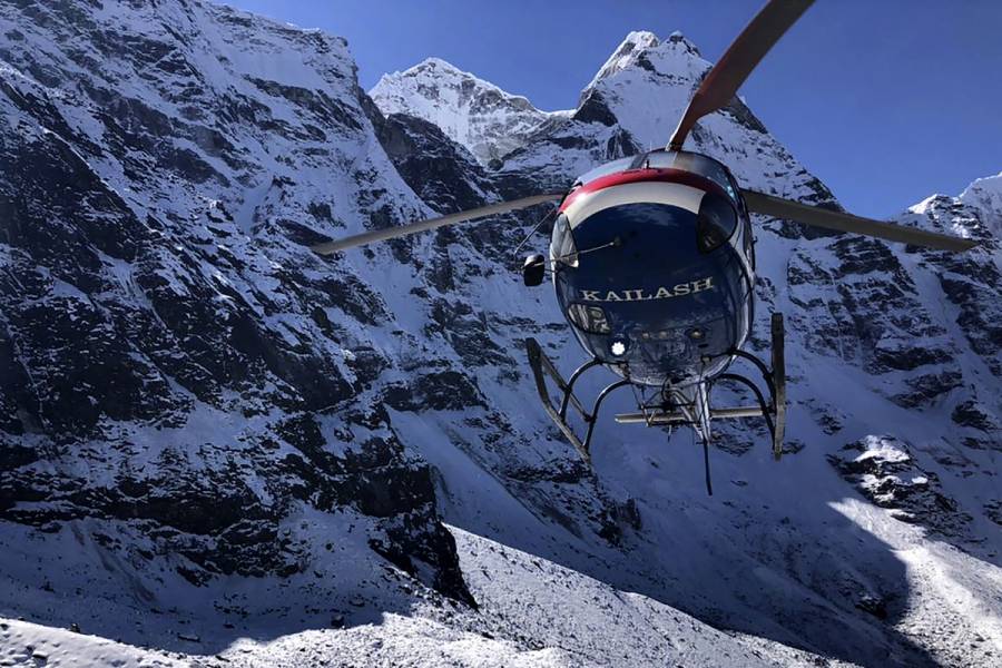 Mueren cinco mexicanos al estrellarse un helicóptero cerca del monte Everest