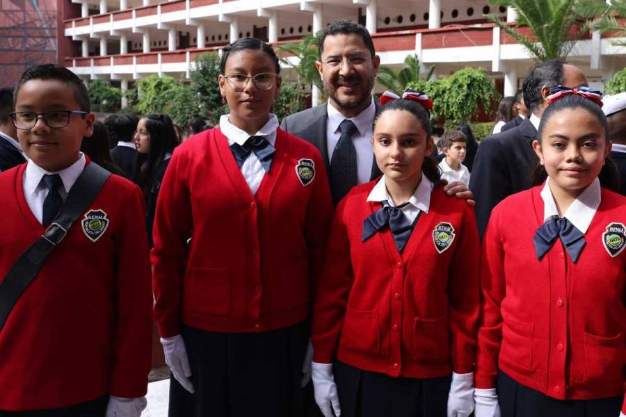Gobierno capitalino seguirá teniendo como prioridad el apoyo a la educación: Martí Batres
