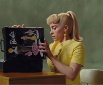 Billie Eilish lanza nuevo video musical para la pel&iacute;cula 