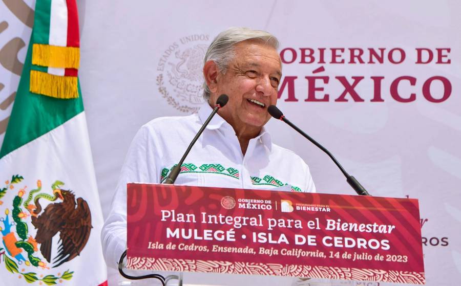 AMLO mantiene compromiso de no privatizar exportadora de sal