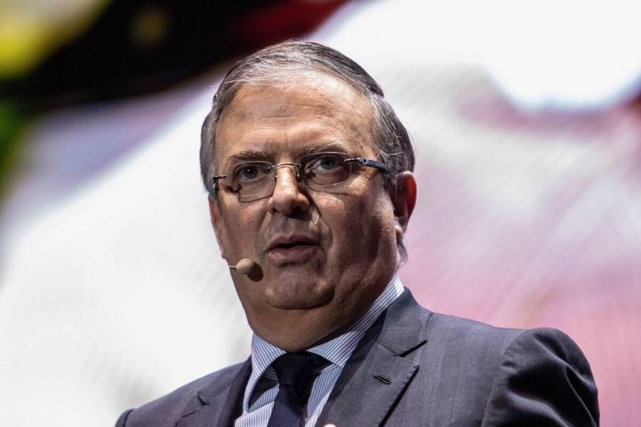 Marcelo Ebrard espera notificación de Morena sobre restricción del INE