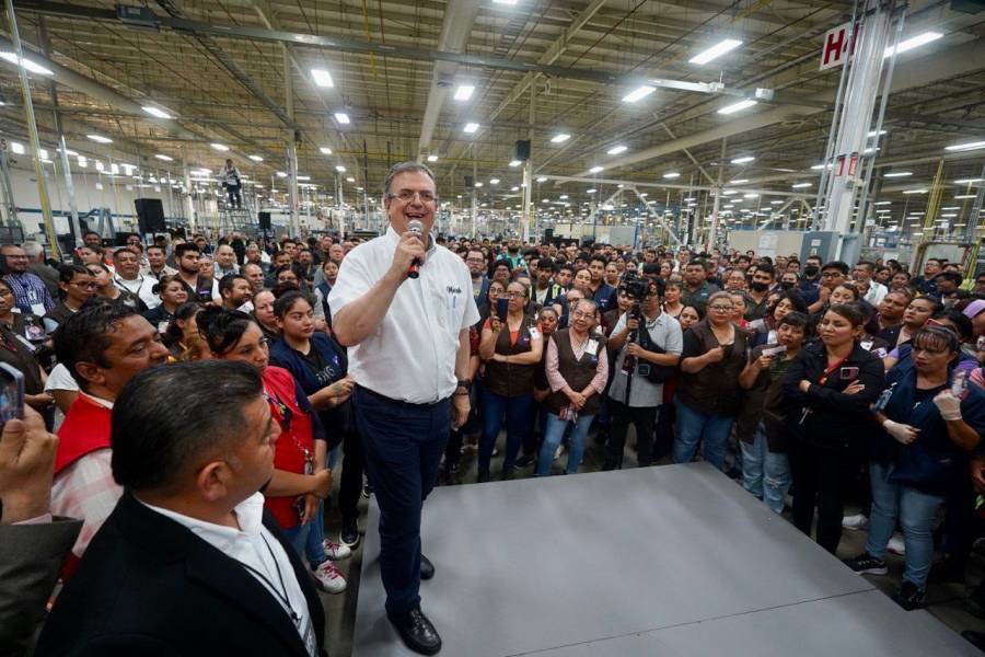 Señala Ebrard que él habría manejado 