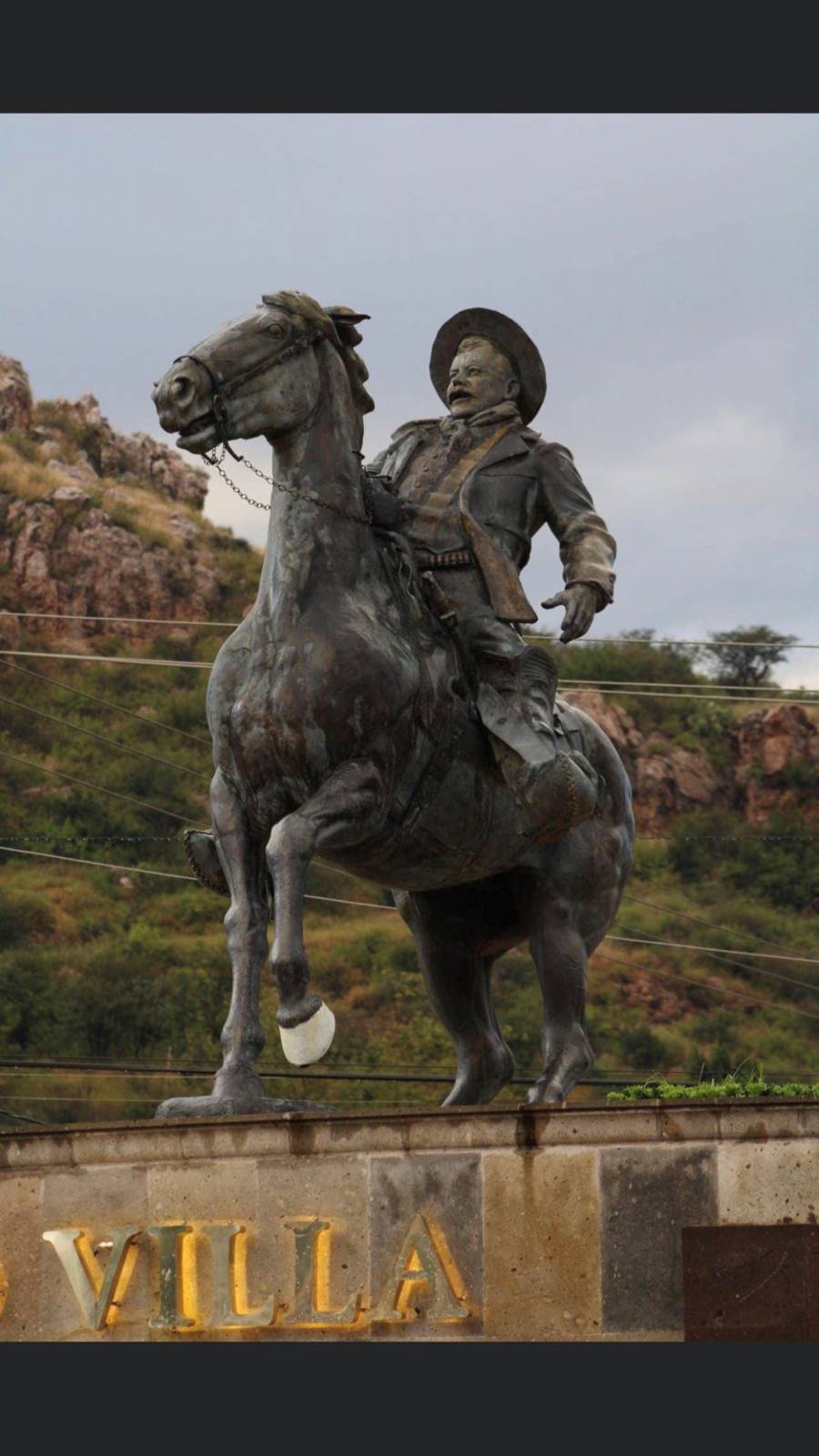 Descendientes de Pancho Villa rinden homenaje en el Pante&oacute;n de Dolores