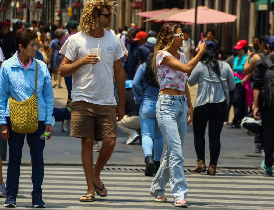 Crece ingreso por visitantes foráneos en mayo, pero turismo por vía aérea sigue débil