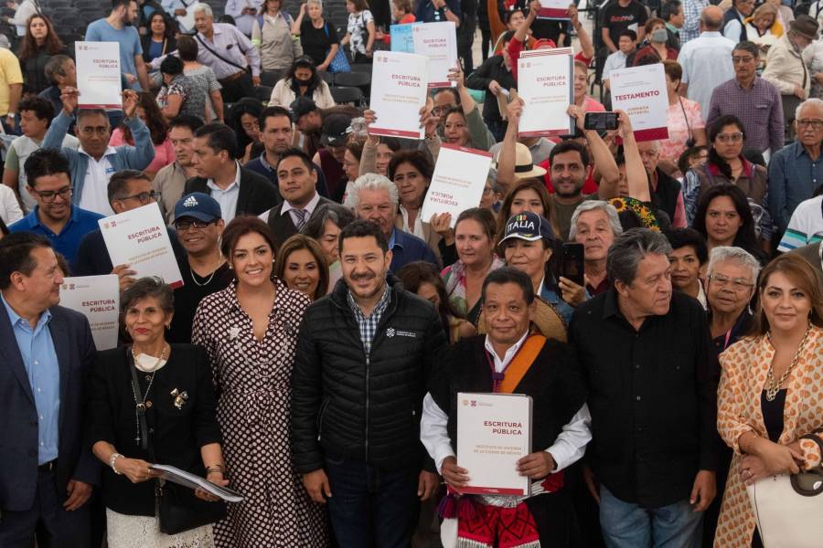 Certidumbre Jurídica y Patrimonial: Martí Batres Entrega Escrituras en la Ciudad