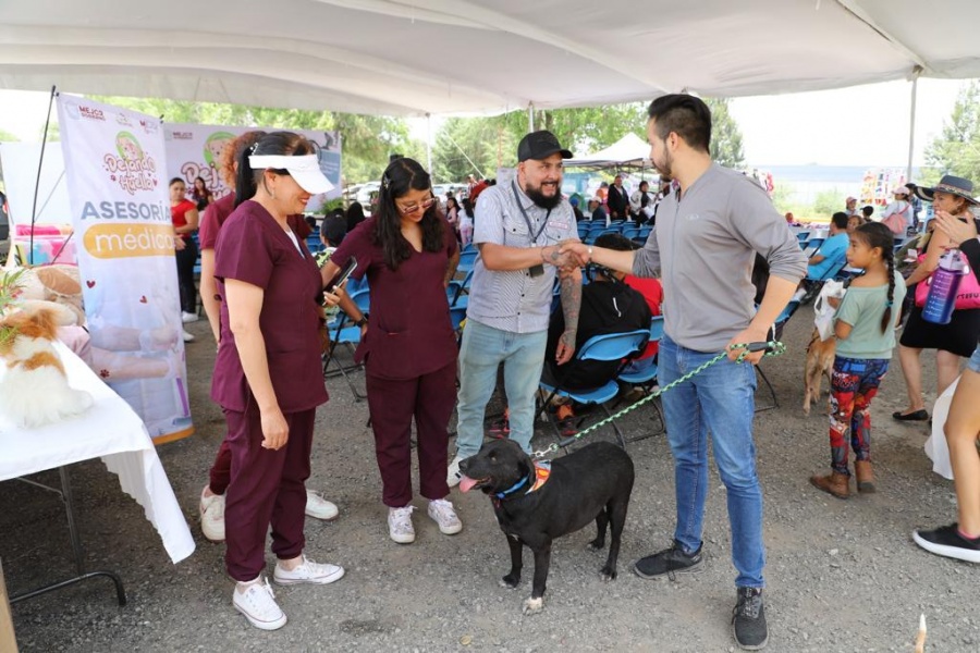 En Tecámac la alcaldesa Mariela Gutiérrez, entrega la Primera Unidad Móvil para Mascotas