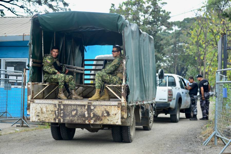 Al menos cinco reclusos mueren en enfrentamiento en cárcel de Ecuador