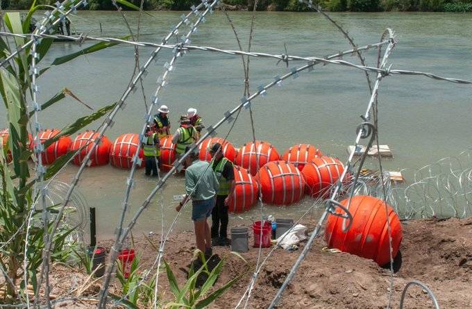 Departamento de Justicia demanda a Texas por barrera flotante en Río Grande